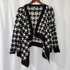 36 Point 5 Cardigan in Black & White Houndstooth Print Women’s One Size